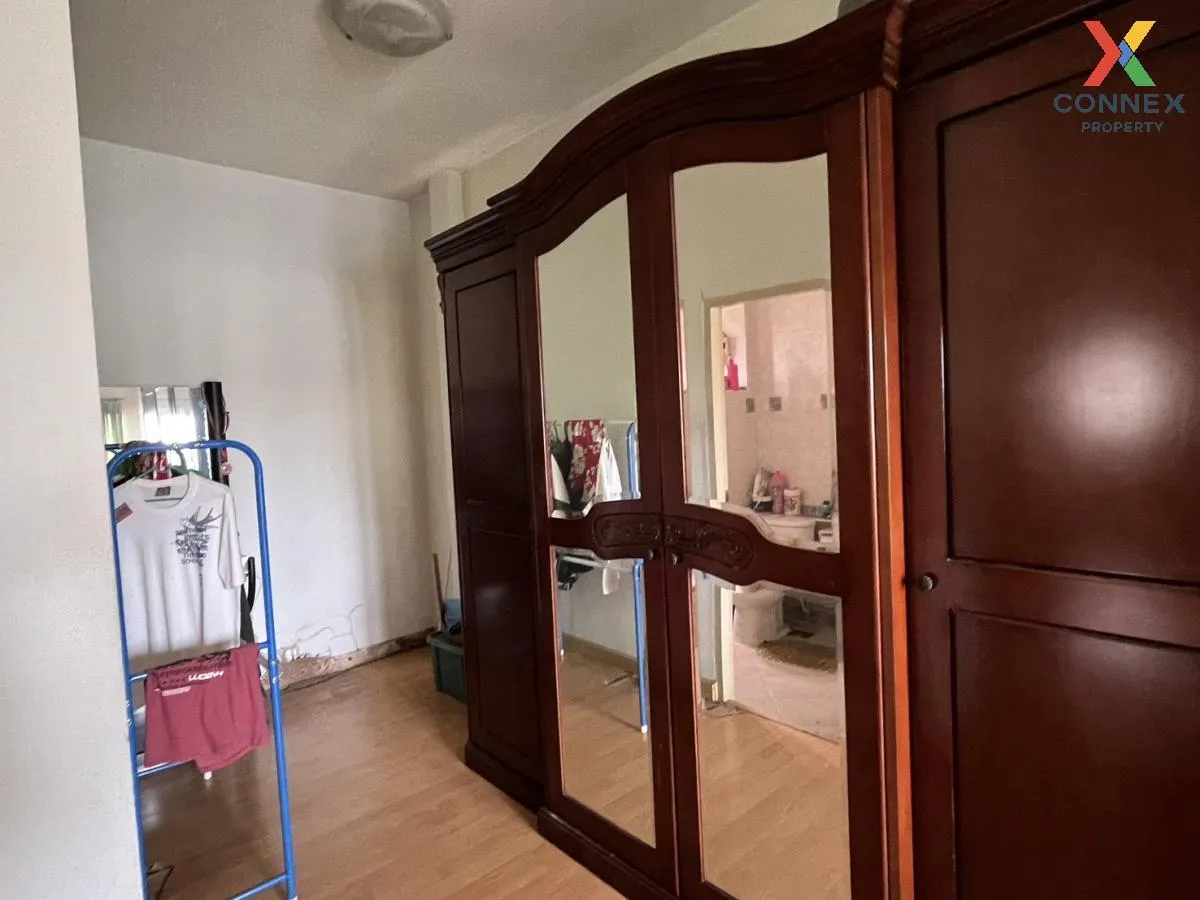 For Sale House , Bhudhani Village , corner unit , Bang Krathuek ,