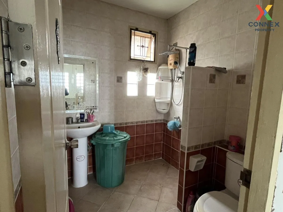 For Sale House , Bhudhani Village , corner unit , Bang Krathuek ,