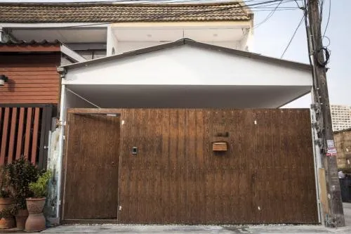 เช่าทาวน์โฮมส์ 2 ชั้น ซอยอยู่เจริญ ดินแดง เขต ดินแดง กรุงเทพ CX-135586