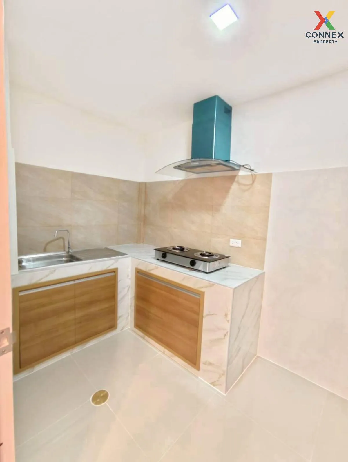 For Sale Townhouse/Townhome  , Baan Somchai Pattana , wide fronta For Sale Townhouse/Townhome  , Baan Somchai Pattana , wide fronta