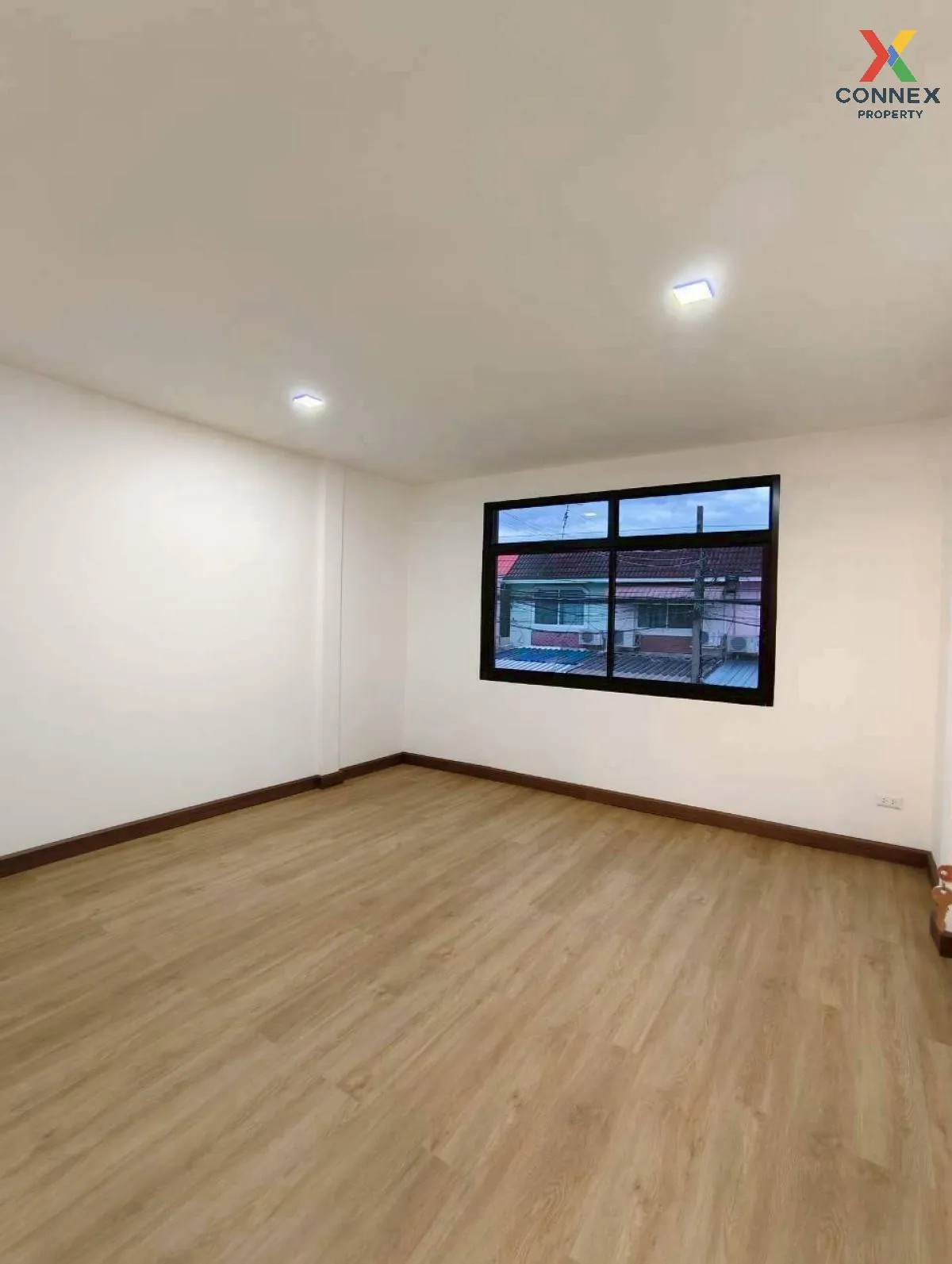 For Sale Townhouse/Townhome  , Baan Somchai Pattana , wide fronta For Sale Townhouse/Townhome  , Baan Somchai Pattana , wide fronta