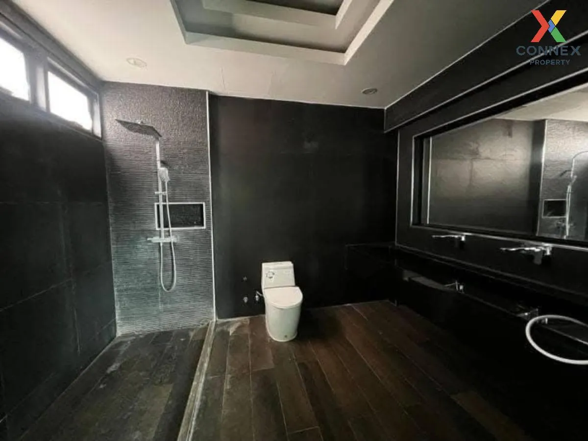 For Sale Single House @Ladprow -​ Wanghin , wide frontage , Lat P