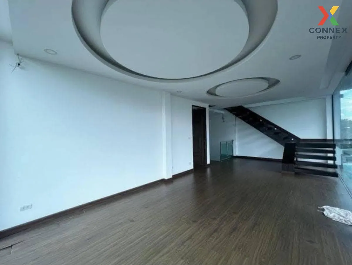 For Sale Single House @Ladprow -​ Wanghin , wide frontage , Lat P