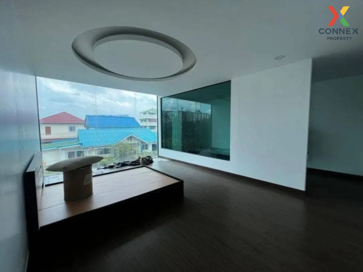 For Sale Single House @Ladprow -​ Wanghin , wide frontage , Lat P