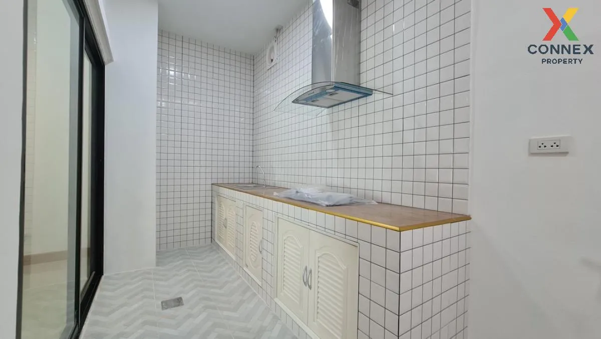 For Sale Townhouse/Townhome  , Medio Nimitmai , newly renovated ,