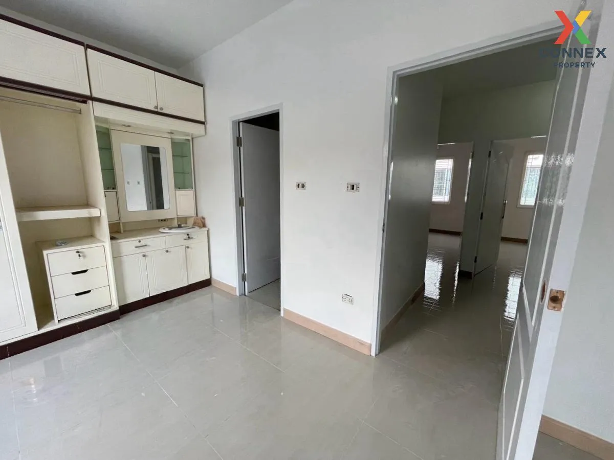 For Sale Townhouse/Townhome  , Nakornthong President , Phraek Sa 