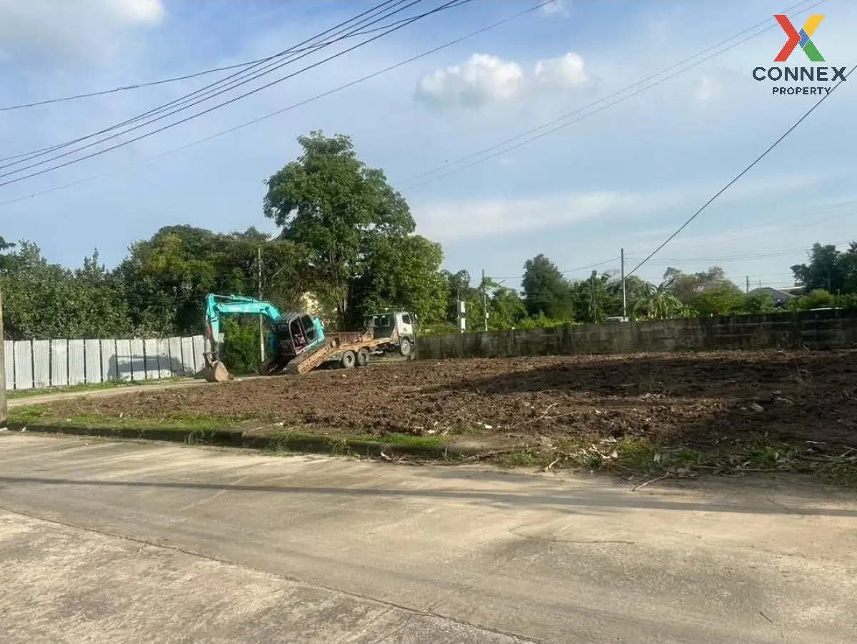 For Sale Empty land at Happy Place Park Village , wide frontage , 1