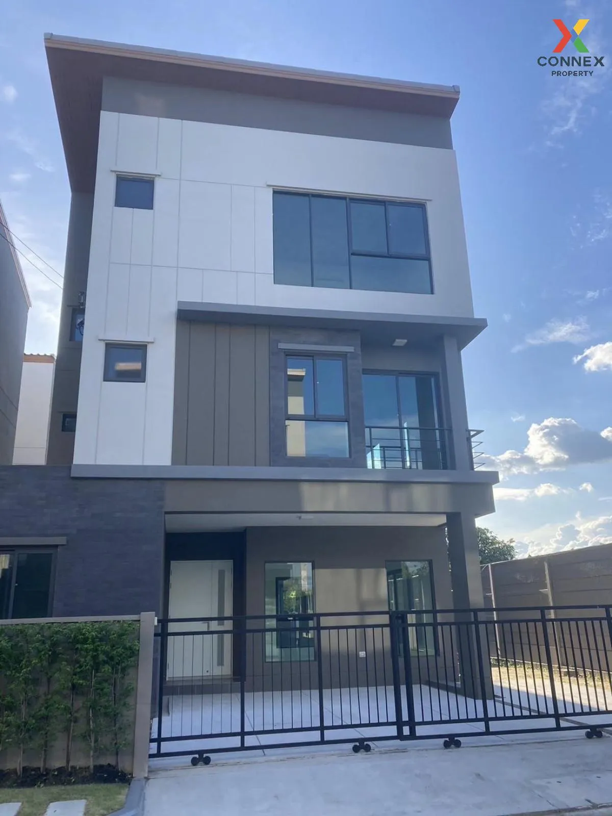 ขายบ้าน  บ้านกลางเมือง รามอินทรา 83 สเตชั่น รามอินทรา เขต คันนายา 1