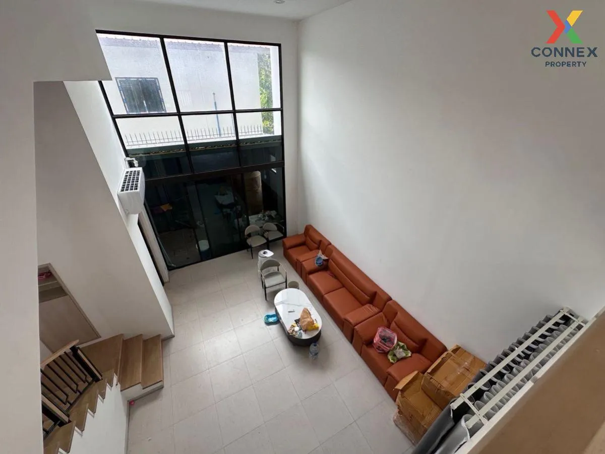 ขายทาวน์เฮ้าส์/ทาวน์โฮม  เอสทารา เฮเว่น พัฒนาการ 20 สวนหลวง เขต ส 2