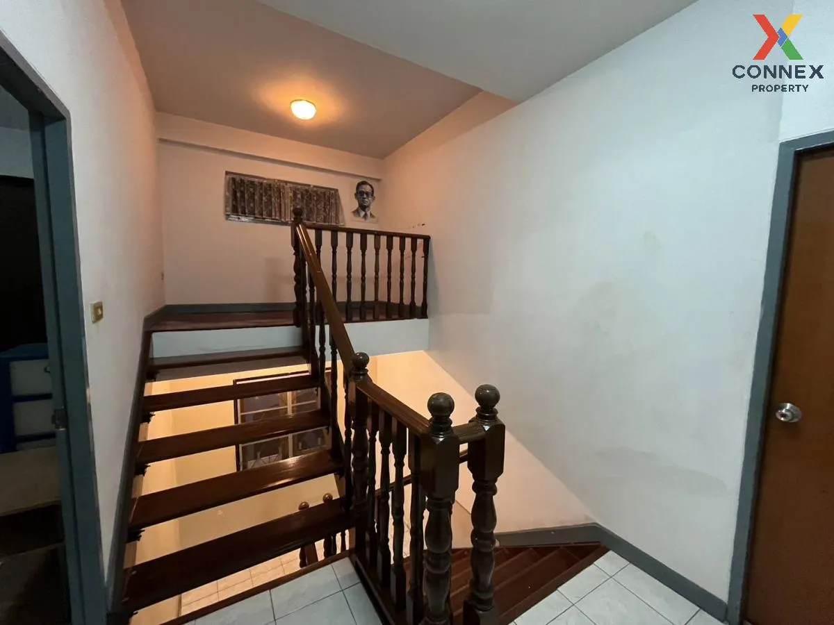 For Sale House , Buntharik Watcharapol Sukhaphiban 5 , wide front 3