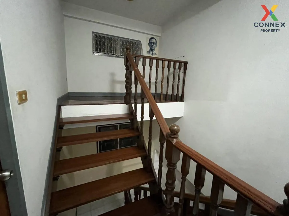 For Sale House , Buntharik Watcharapol Sukhaphiban 5 , wide front 4