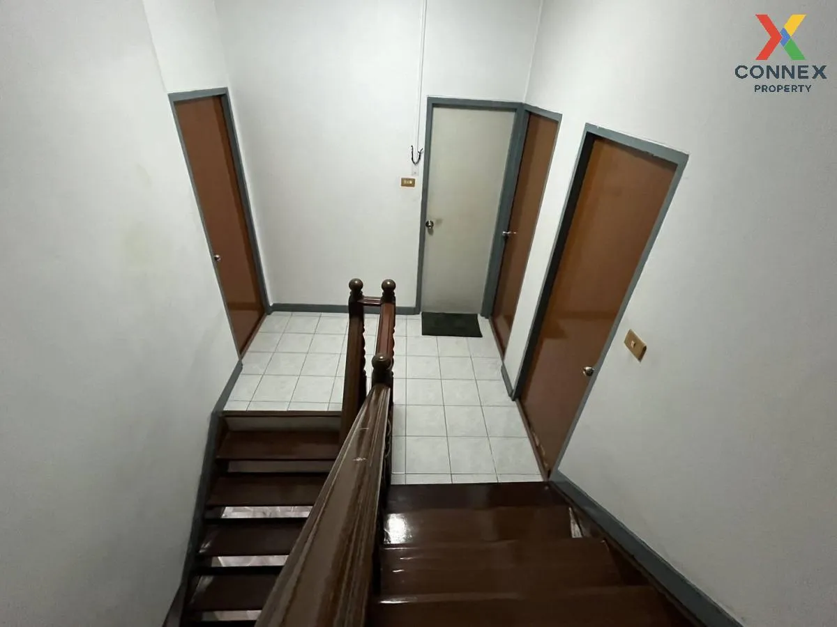 For Sale House , Buntharik Watcharapol Sukhaphiban 5 , wide front