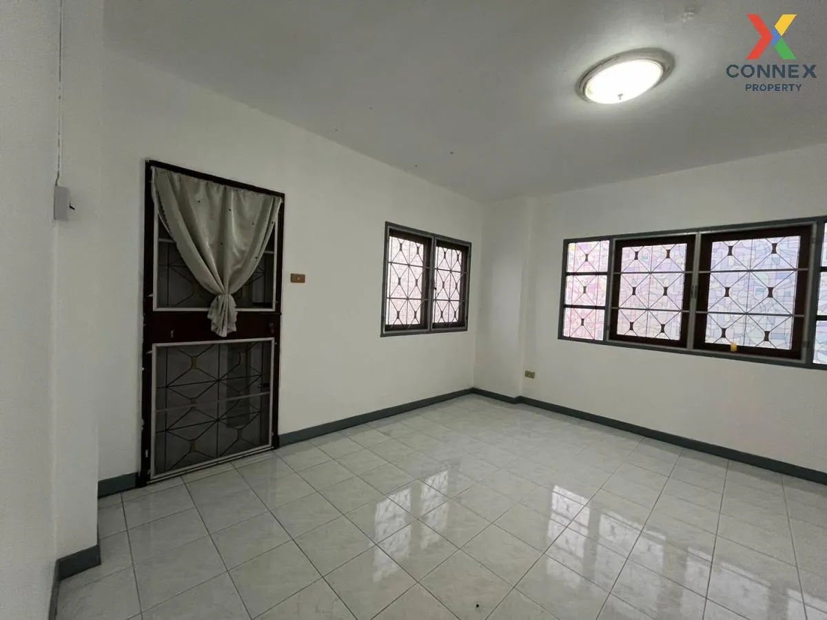 For Sale House , Buntharik Watcharapol Sukhaphiban 5 , wide front