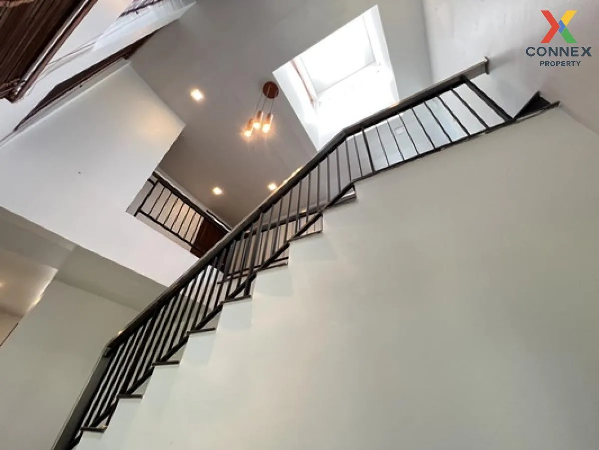 ขายบ้าน  จอมเทียนยอร์ชคลับ 3 วิวสวย วิวแม่น้ำ หน้ากว้าง สัตหีบ สั