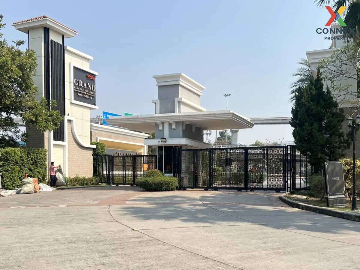 ขายบ้าน  แกรนด์ บางกอก บูเลอวาร์ด รัชดา-รามอินทรา 2 ชั้นสูง หน้าก