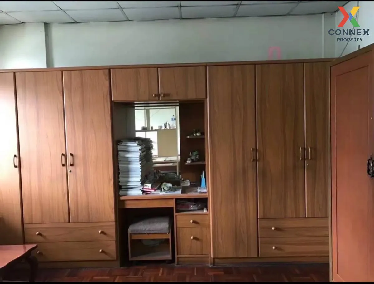 ขายทาวน์เฮ้าส์/ทาวน์โฮม  หมู่บ้านถาวรวิลล่า BTS-สายหยุด อนุสาวรีย