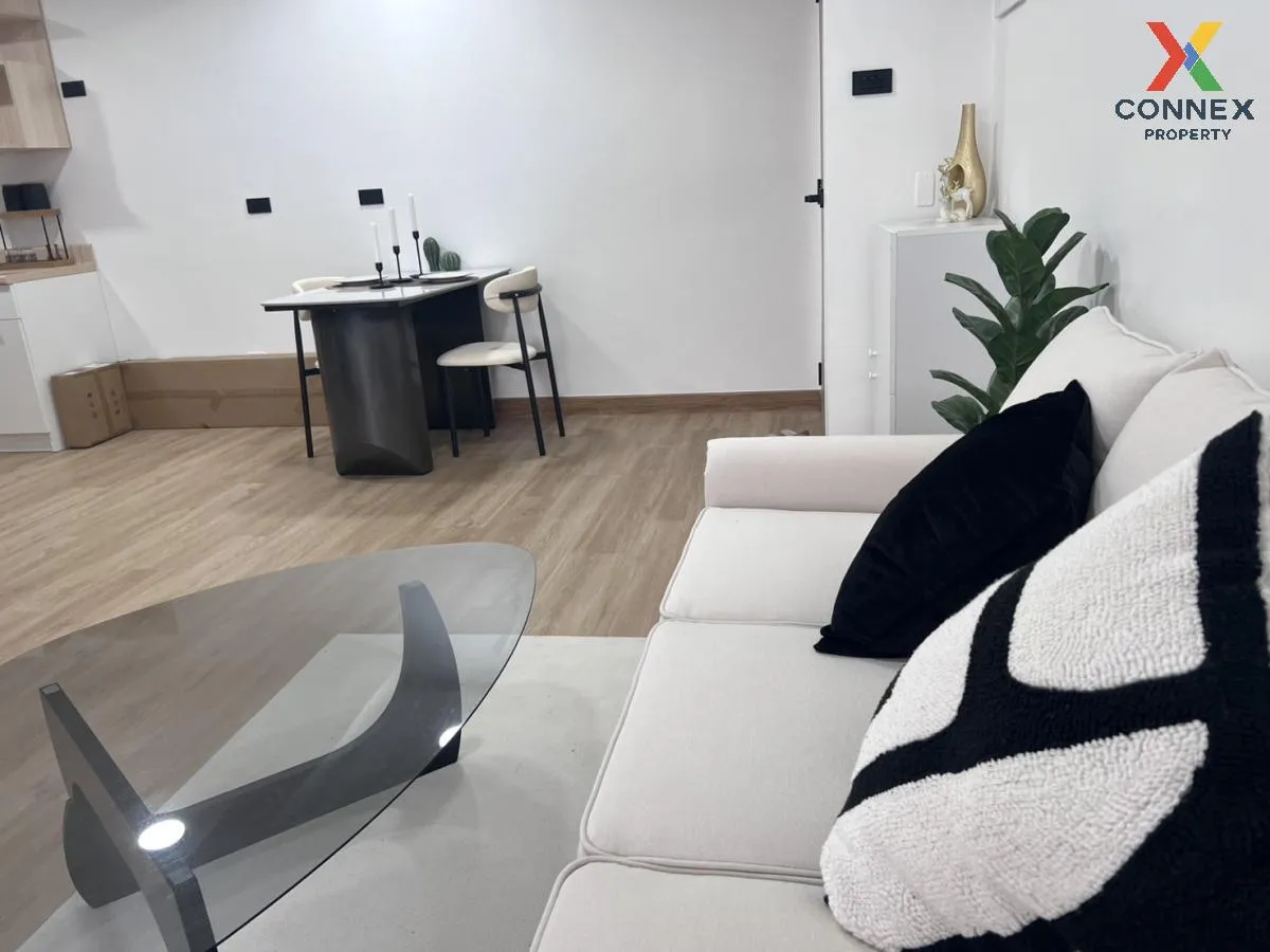 ขายคอนโด  อีสท์ วูด พาร์ค วิวสวย หน้ากว้าง รีโนเวทใหม่ สวนหลวง เข 2