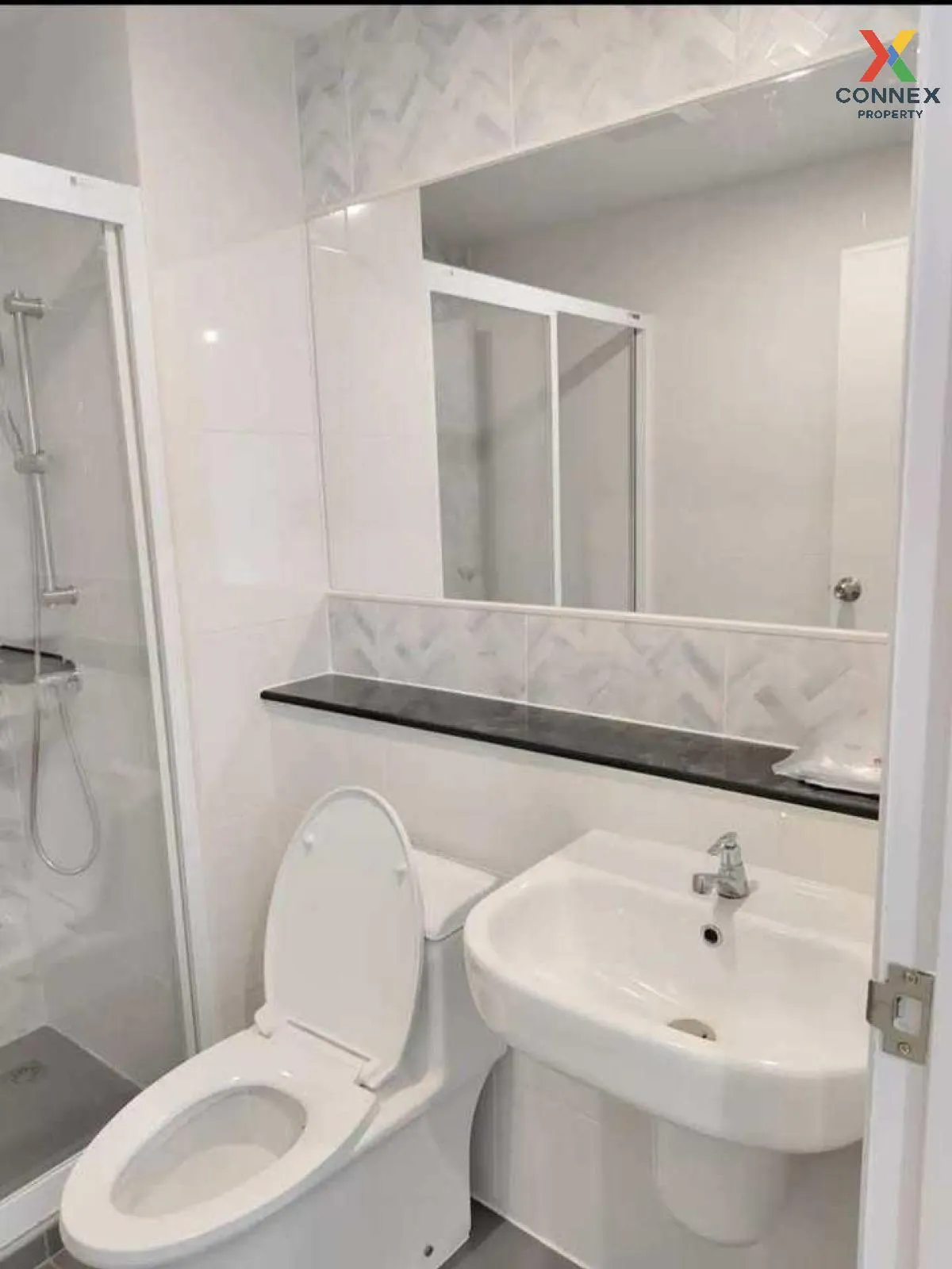 เช่าคอนโด  รีเจ้นท์ โฮม บางนา (โครงการใหม่) ชั้นสูง รีโนเวทใหม่ บ