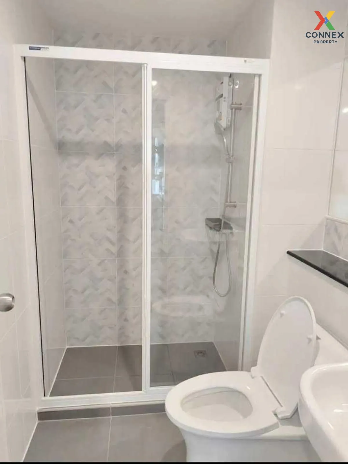 เช่าคอนโด  รีเจ้นท์ โฮม บางนา (โครงการใหม่) ชั้นสูง รีโนเวทใหม่ บ