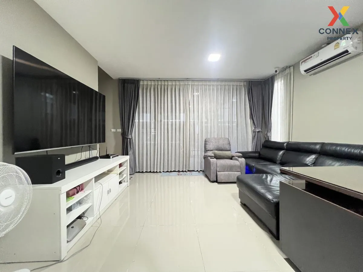 Townhome, corner unit, SMART HOME, solar cells, Patio Phahonyothi 3