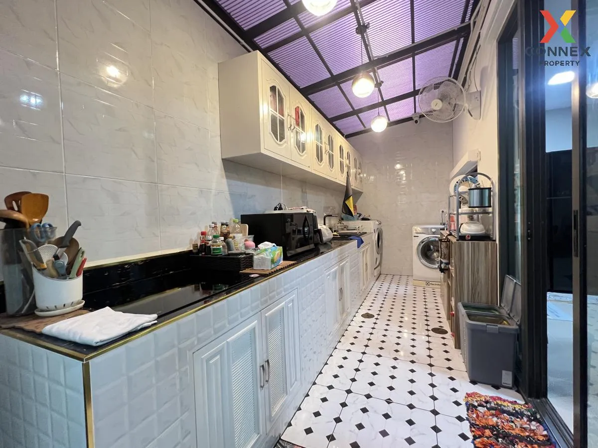 Townhome, corner unit, SMART HOME, solar cells, Patio Phahonyothi