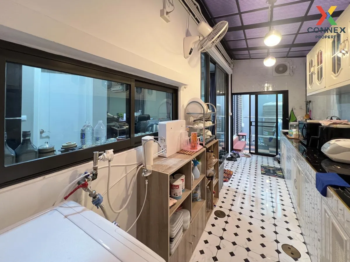 Townhome, corner unit, SMART HOME, solar cells, Patio Phahonyothi