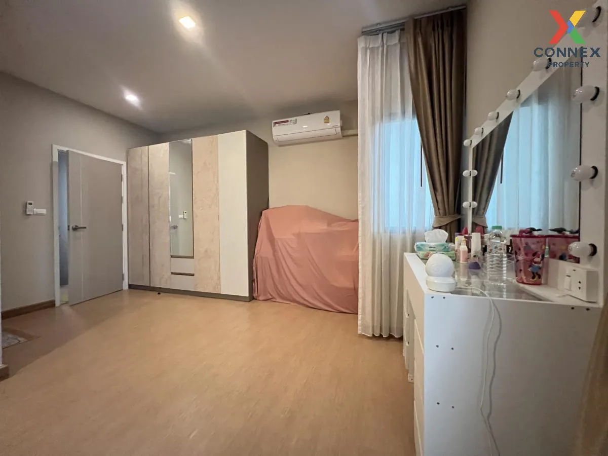 Townhome, corner unit, SMART HOME, solar cells, Patio Phahonyothi