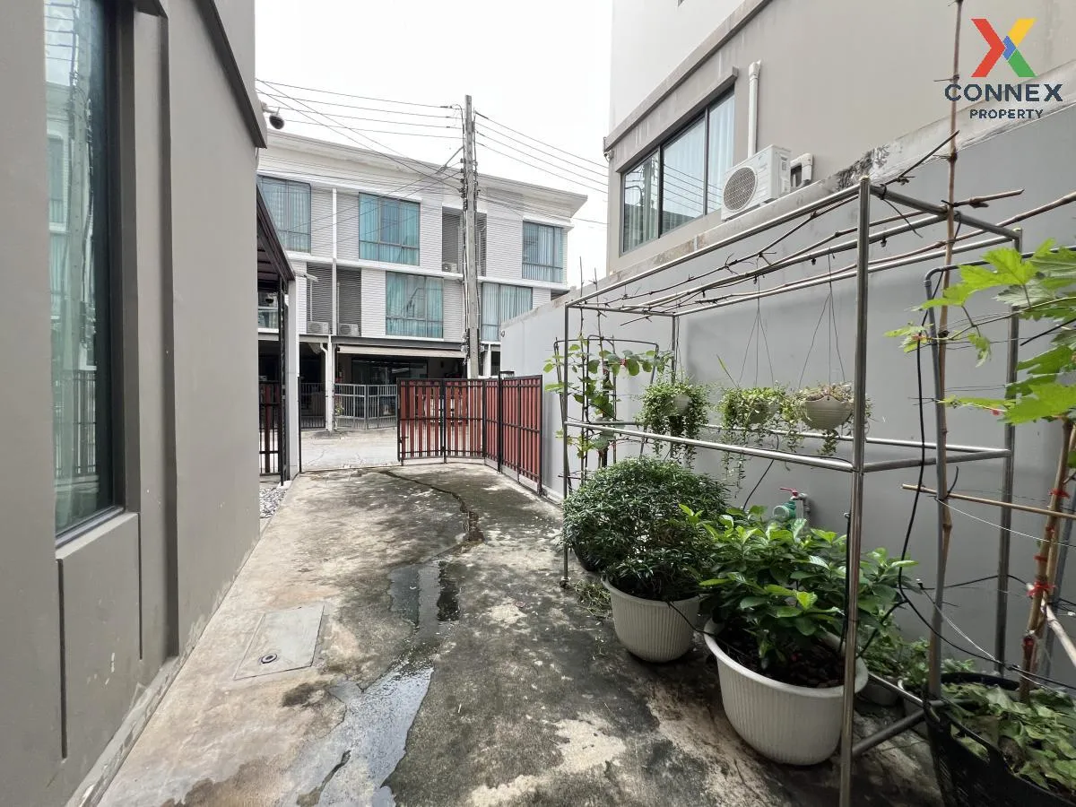 Townhome, corner unit, SMART HOME, solar cells, Patio Phahonyothi