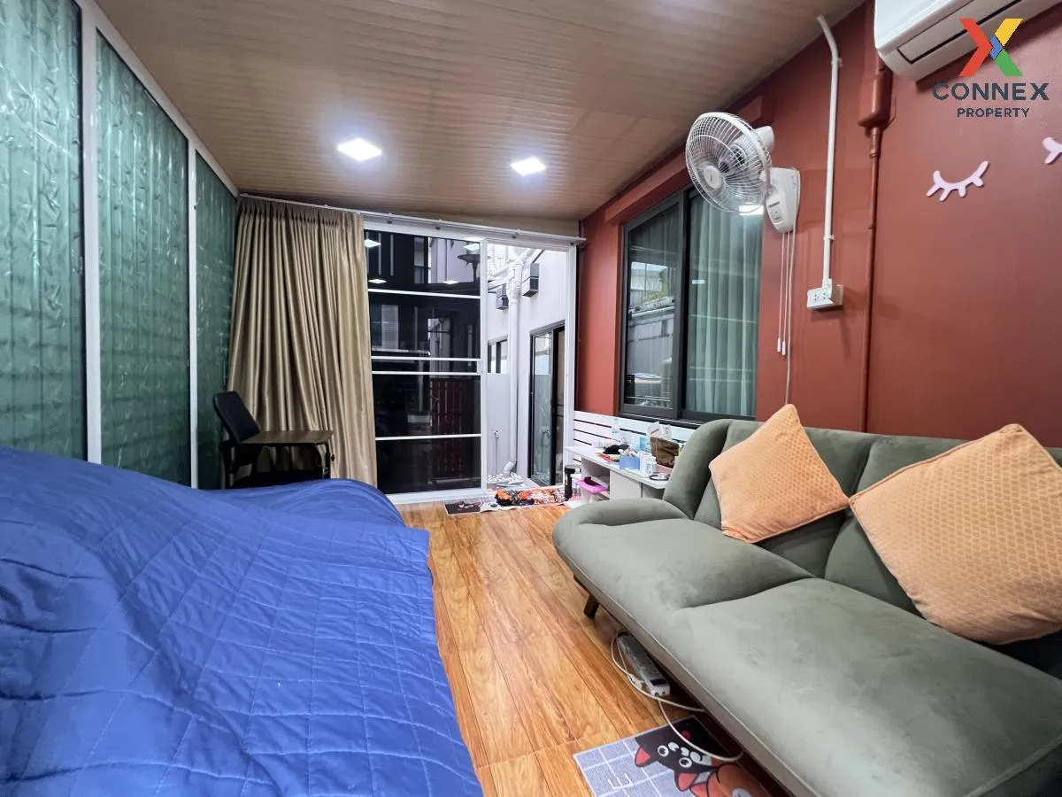 Townhome, corner unit, SMART HOME, solar cells, Patio Phahonyothi