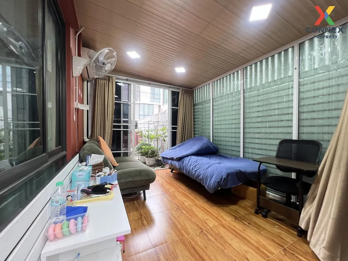 Townhome, corner unit, SMART HOME, solar cells, Patio Phahonyothi