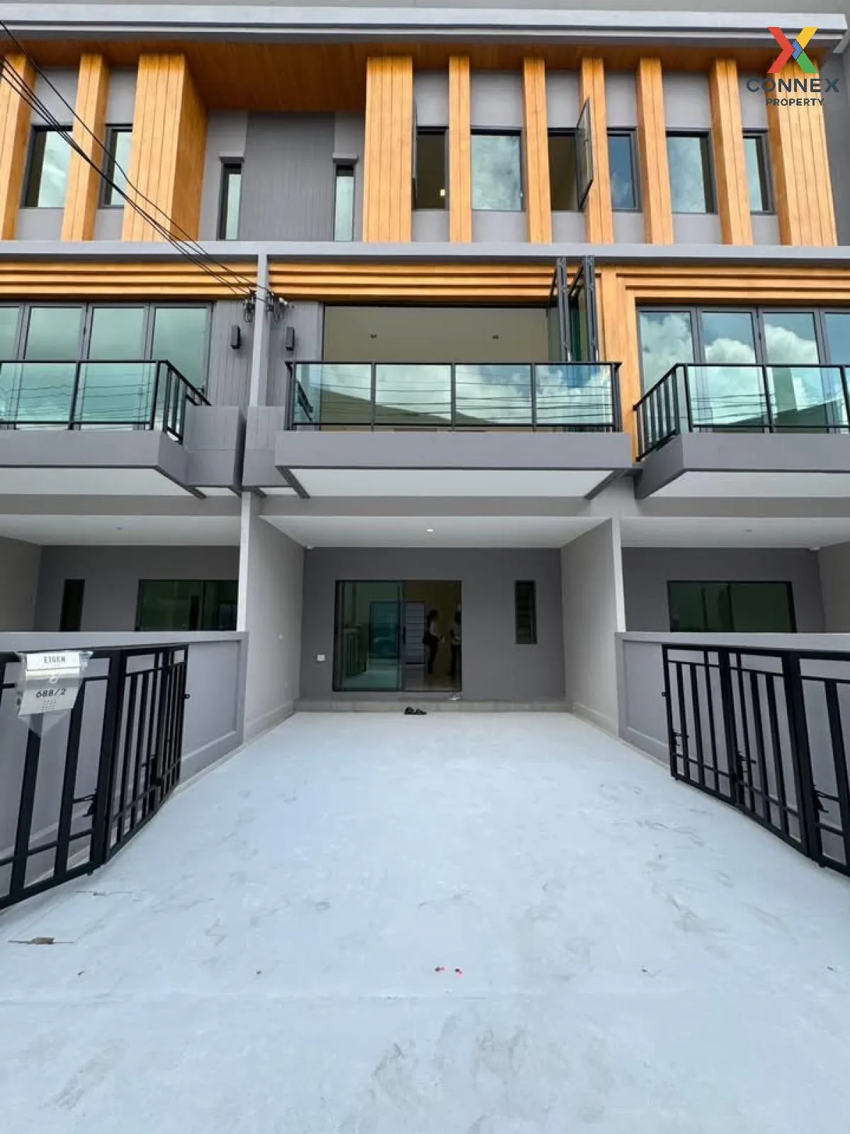 For Rent Townhouse/Townhome  , Eigen Rama 9 , newly renovated , P 1