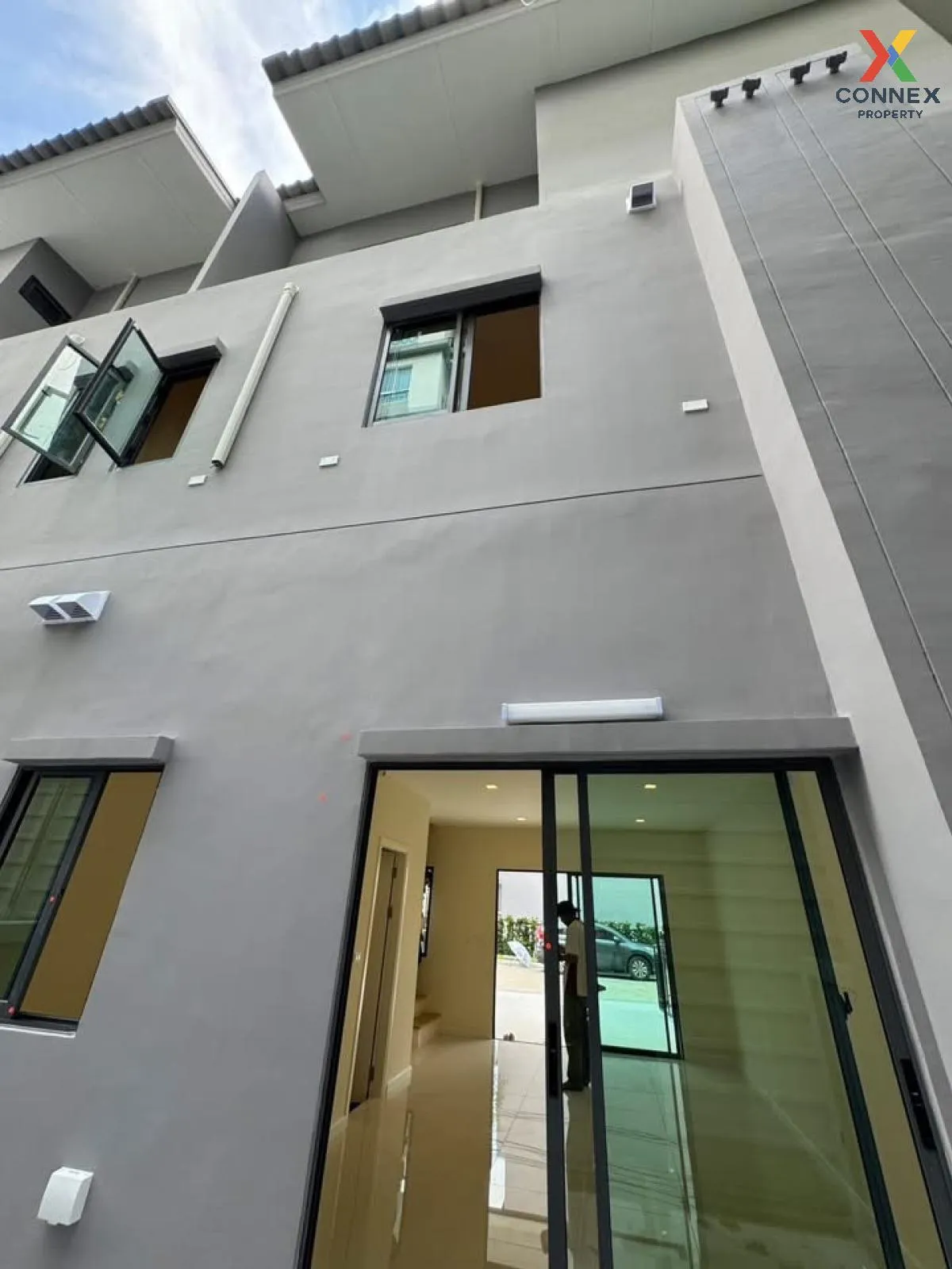 For Rent Townhouse/Townhome  , Eigen Rama 9 , newly renovated , P 2