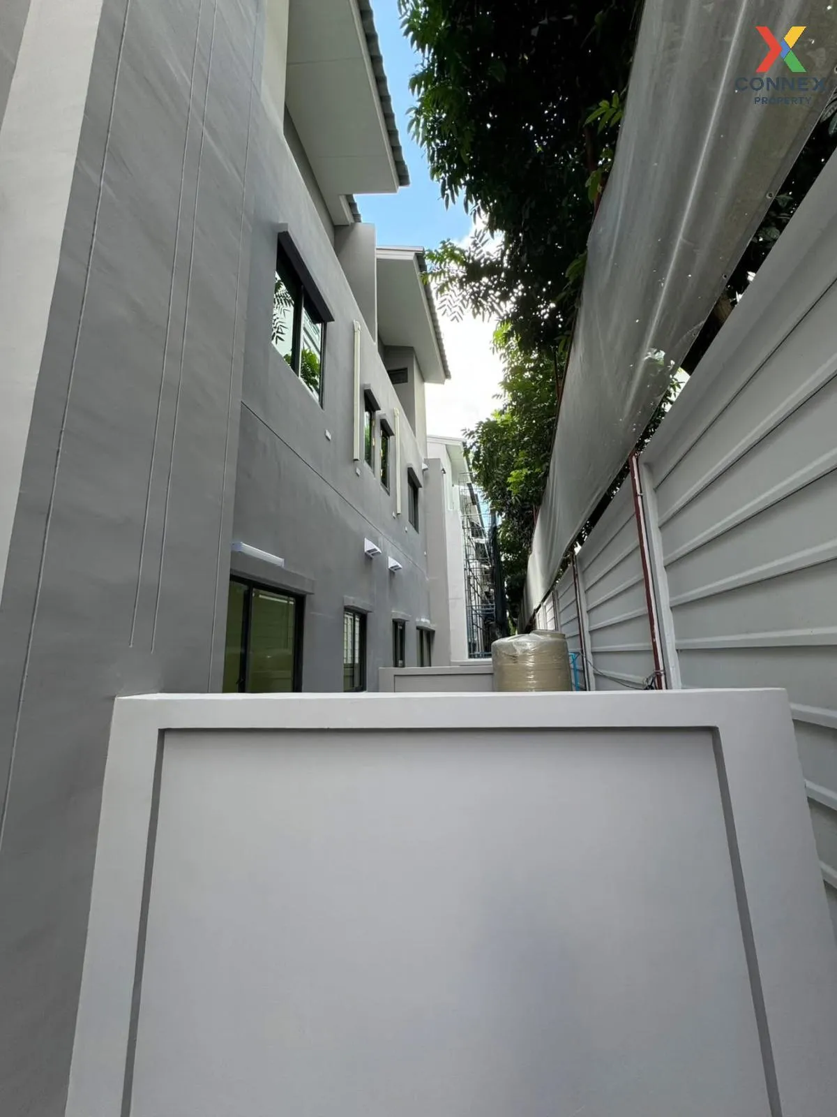 For Rent Townhouse/Townhome  , Eigen Rama 9 , newly renovated , P