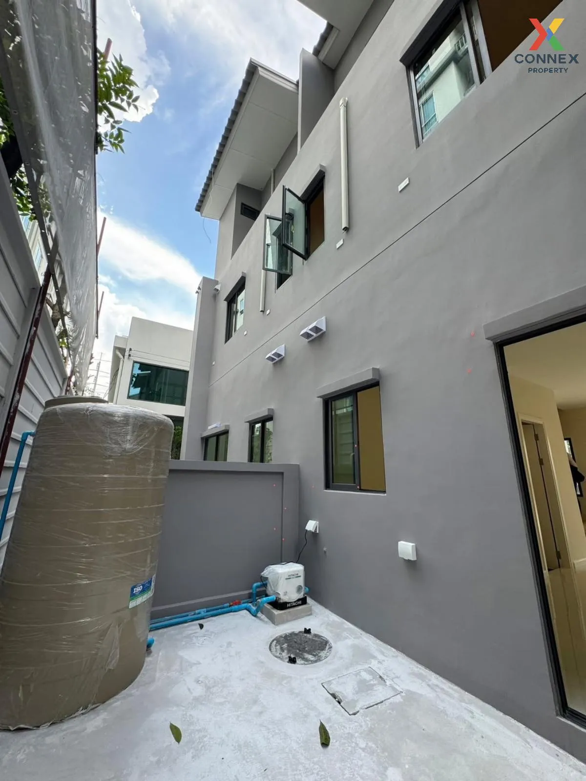 For Rent Townhouse/Townhome  , Eigen Rama 9 , newly renovated , P