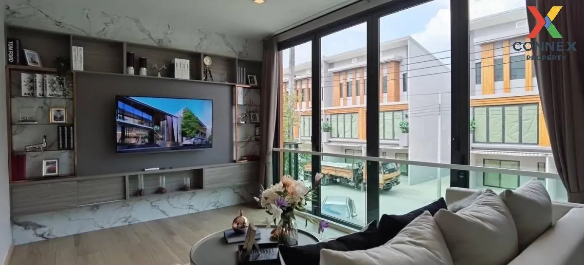 For Rent Townhouse/Townhome  , Eigen Rama 9 , newly renovated , P