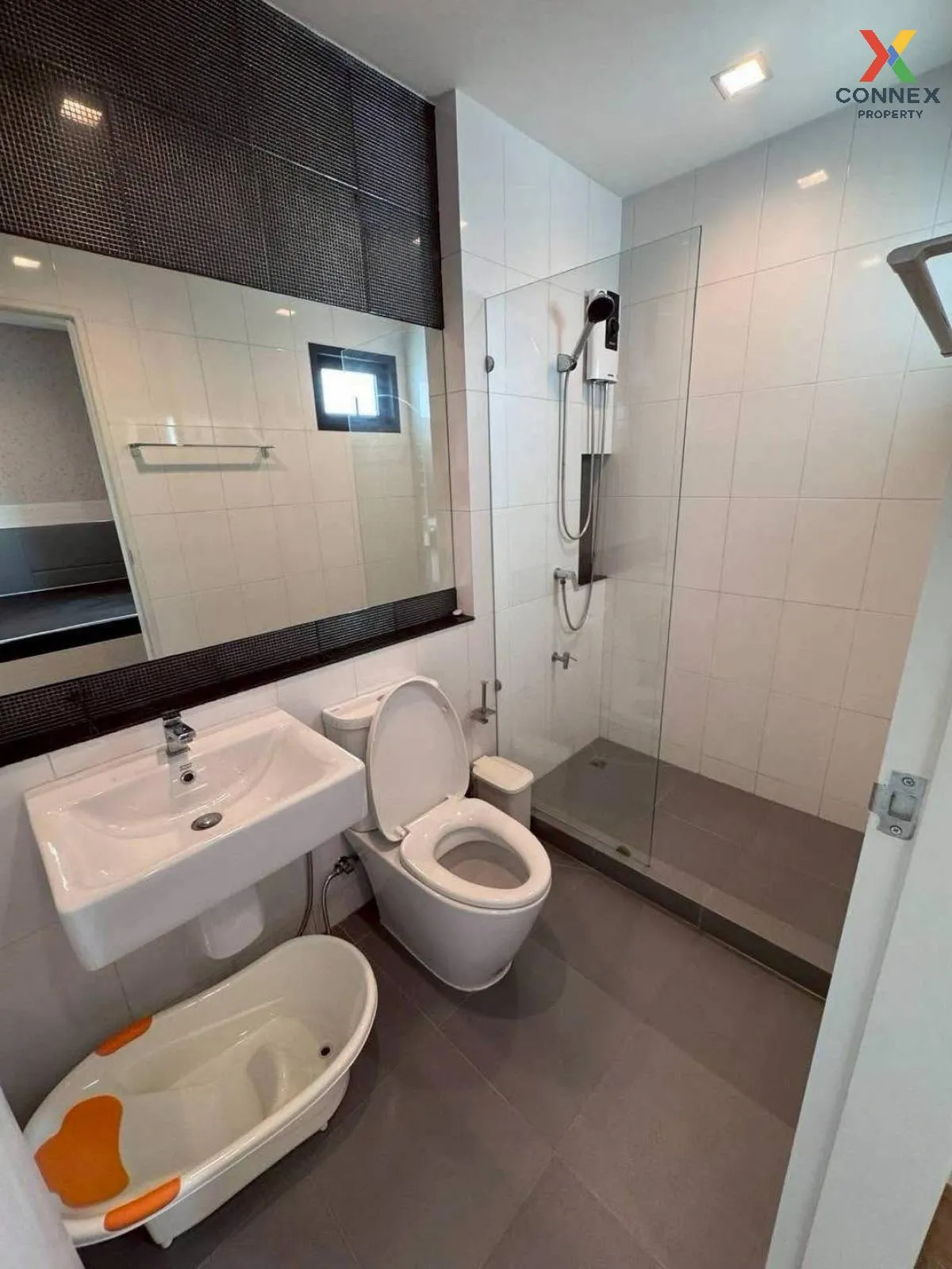 For Rent Townhouse/Townhome  , Eigen Rama 9 , newly renovated , P