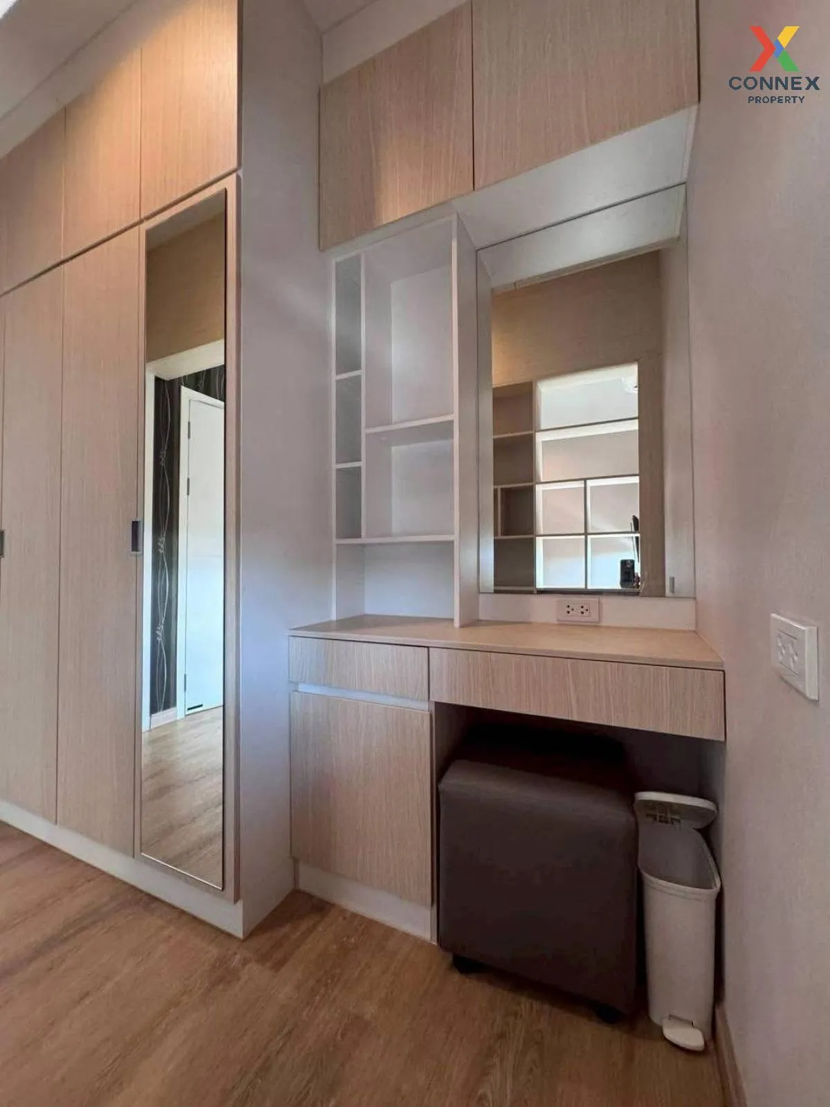 For Rent Townhouse/Townhome  , Eigen Rama 9 , newly renovated , P