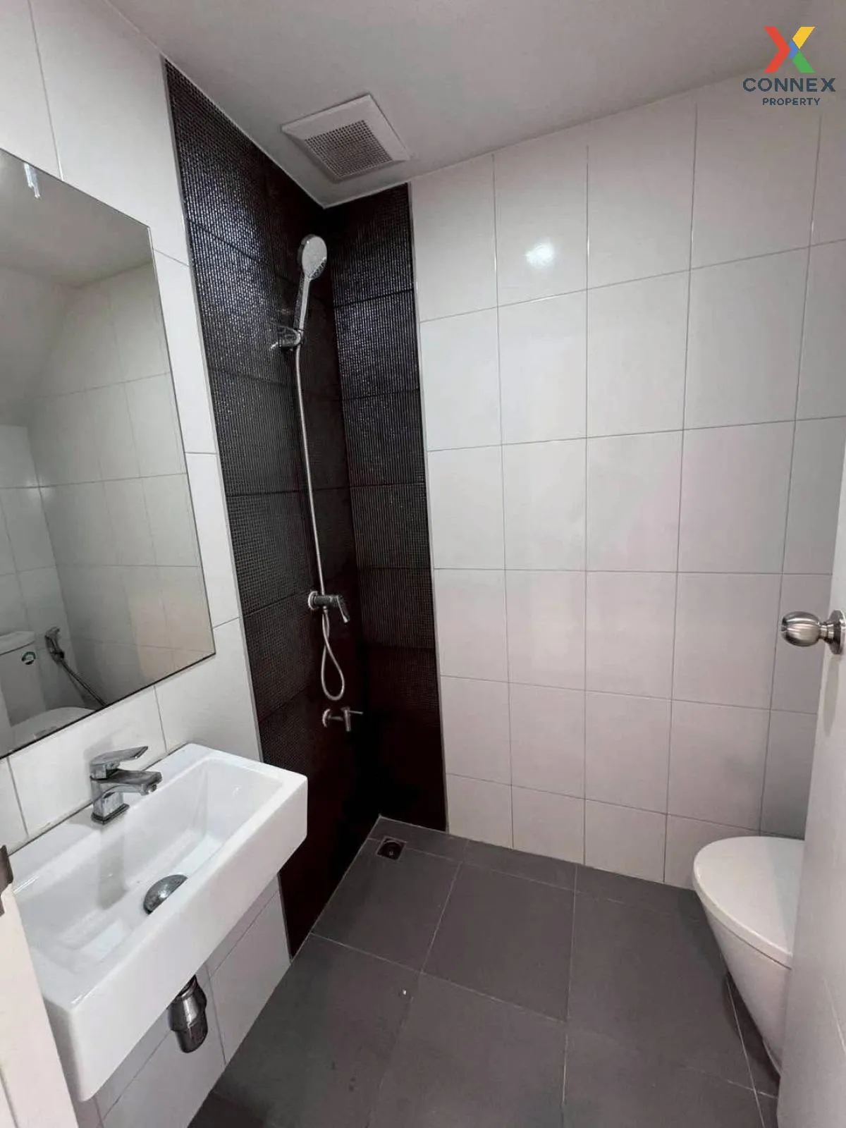 For Rent Townhouse/Townhome  , Eigen Rama 9 , newly renovated , P