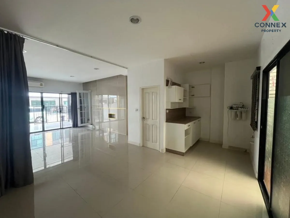 เช่าทาวน์เฮ้าส์/ทาวน์โฮม  ทรีโอ ร่มเกล้า วิวสวย ชั้นสูง หน้ากว้าง 3