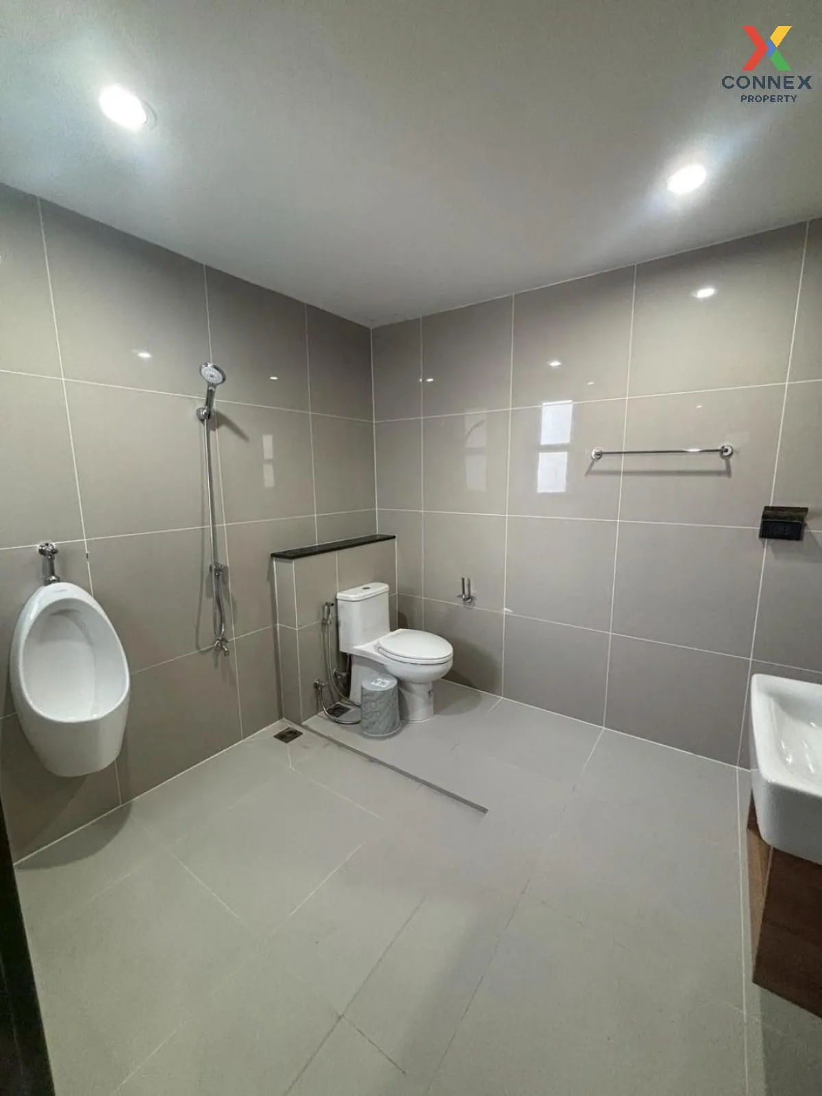 เช่าบริทตัน ลาดพร้าว 41 วิวสวย ชั้นสูง หน้ากว้าง  แขวงจันทรเกษม เ