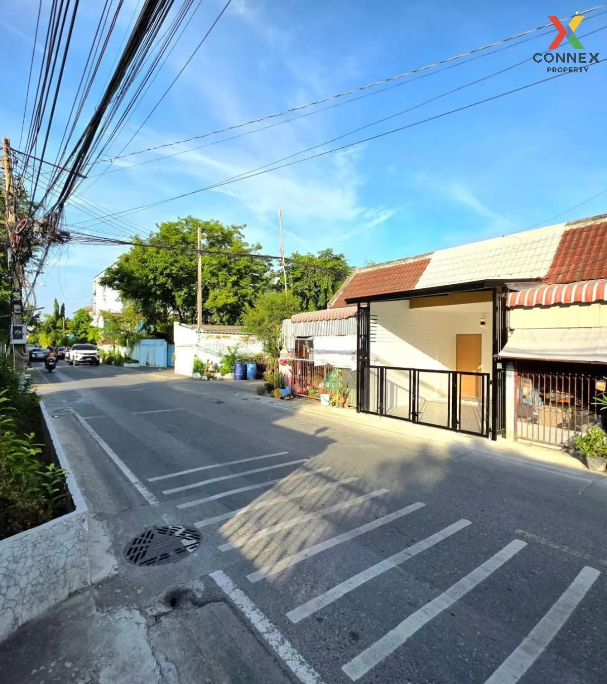 For Sale Townhouse/Townhome  , Phatthanasuk 2 , newly renovated , 2