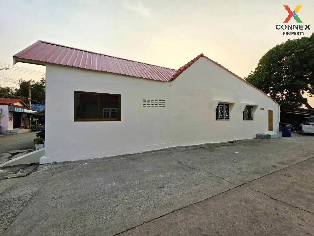 For Sale Townhouse/Townhome  , Panason 8 Tai Baan , corner unit , 2