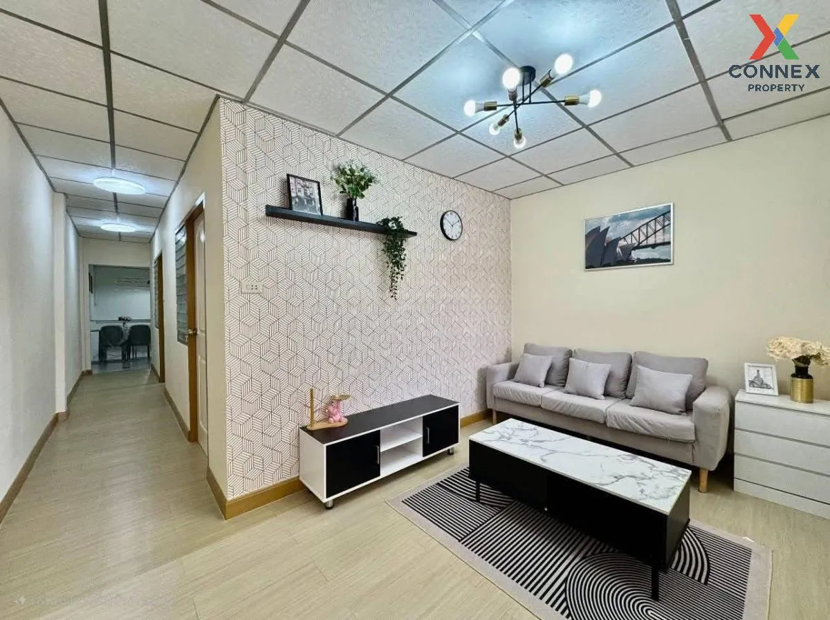 For Sale Townhouse/Townhome  , Panason 8 Tai Baan , corner unit ,