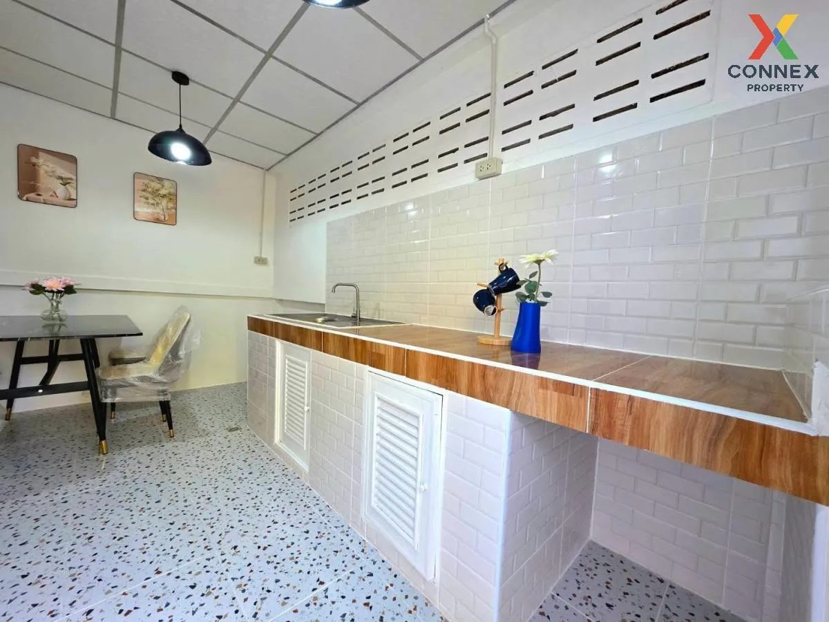 For Sale Townhouse/Townhome  , Panason 8 Tai Baan , corner unit ,