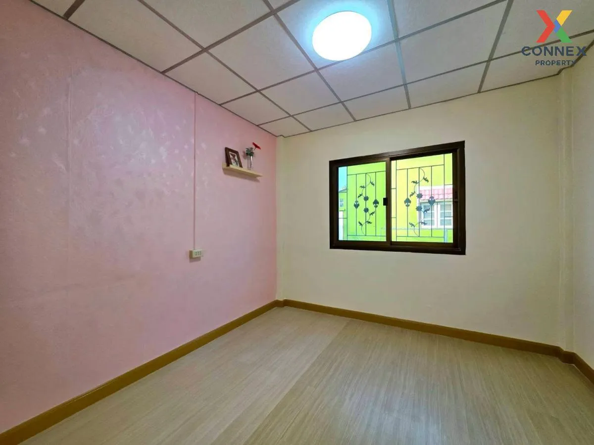 For Sale Townhouse/Townhome  , Panason 8 Tai Baan , corner unit ,