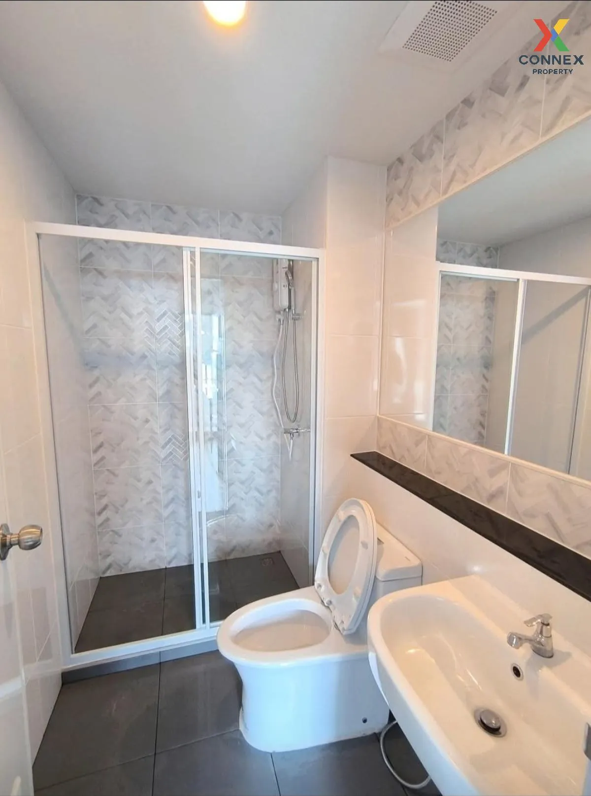 เช่าคอนโด  รีเจ้นท์ โฮม วุฒากาศ วิวสวย ชั้นสูง รีโนเวทใหม่ ตลาดพล