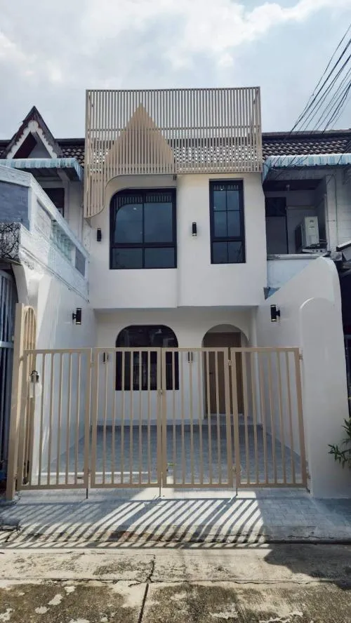 ขายบ้าน  บ้าน อยู่เจริญ ลาดพร้าว 101 รีโนเวทใหม่ MRT-ลาดพร้าว 101 (สายสีเหลือง) หัวหมาก เขต บางกะปิ กรุงเทพ CX-136543