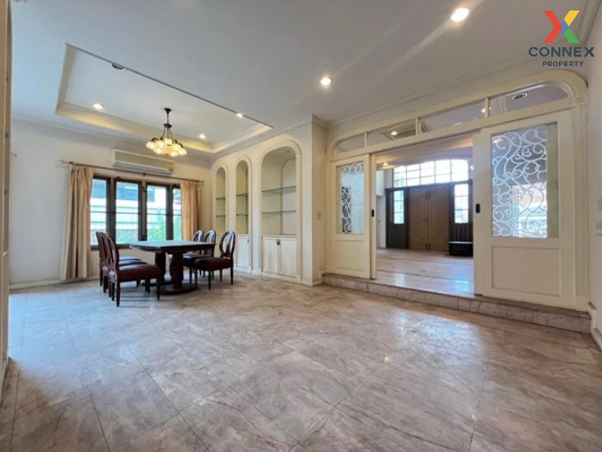 ขายบ้าน  ลดาวัลย์ ศรีนครินทร์ ชั้นสูง ห้องมุม หน้ากว้าง บางแก้ว บ