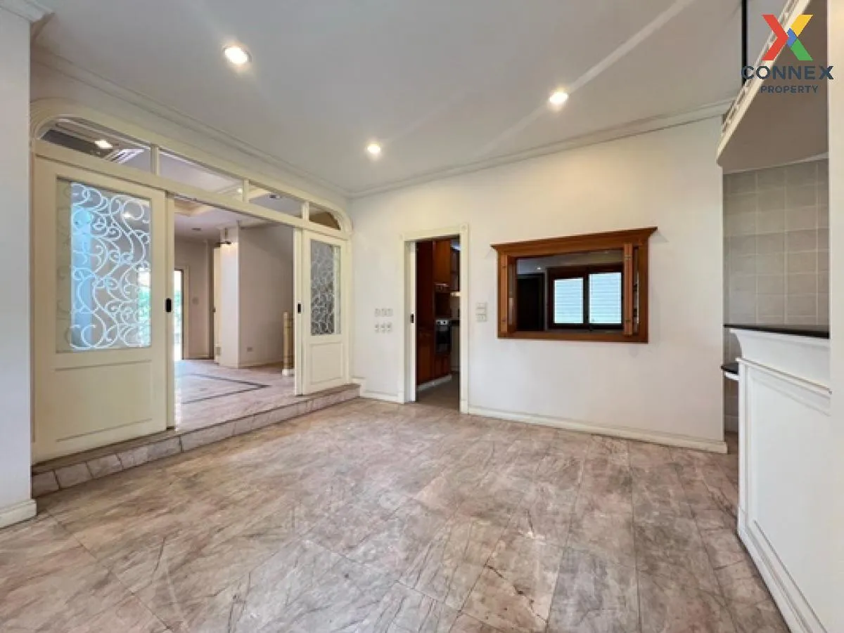 ขายบ้าน  ลดาวัลย์ ศรีนครินทร์ ชั้นสูง ห้องมุม หน้ากว้าง บางแก้ว บ