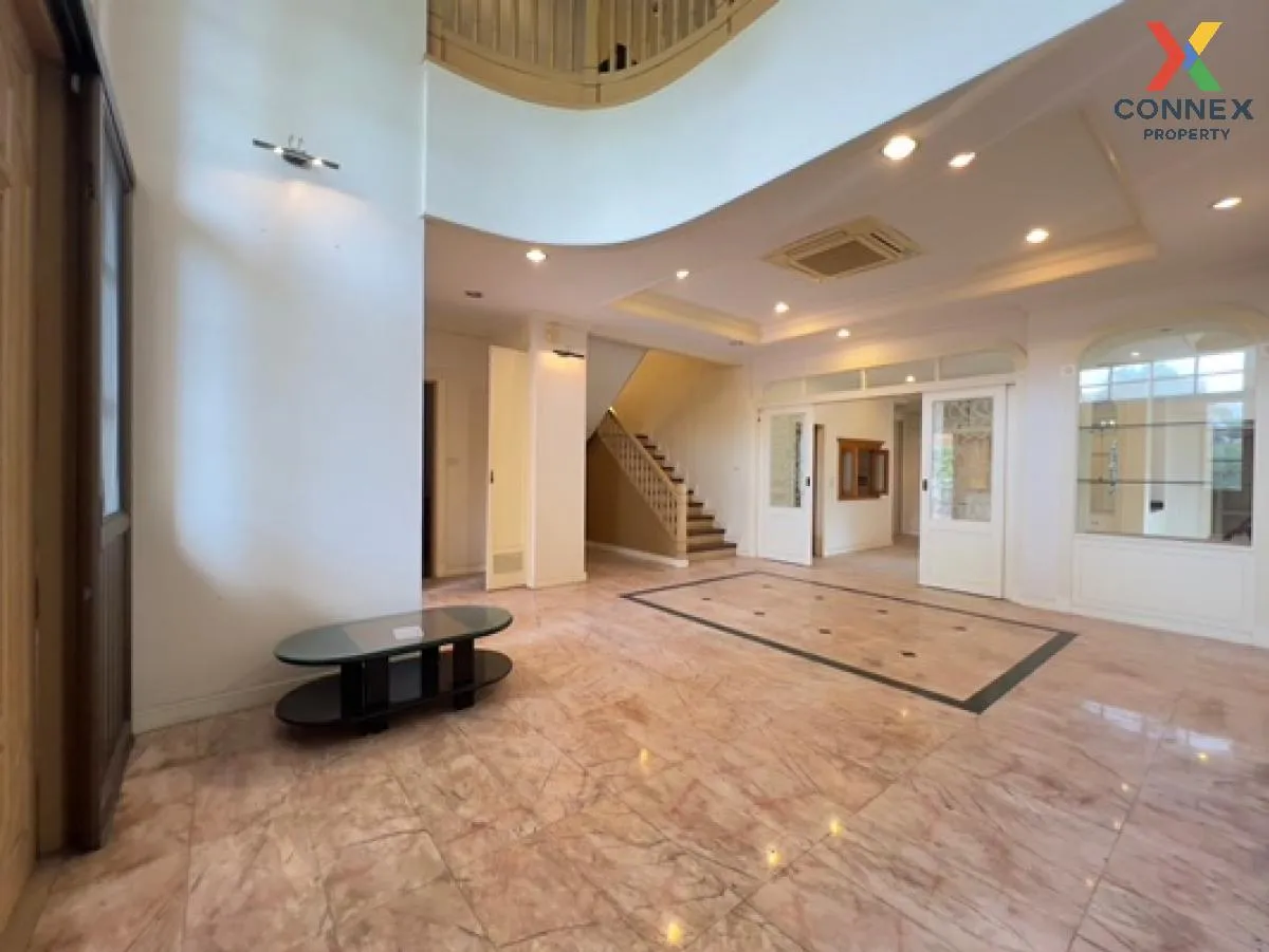 ขายบ้าน  ลดาวัลย์ ศรีนครินทร์ ชั้นสูง ห้องมุม หน้ากว้าง บางแก้ว บ